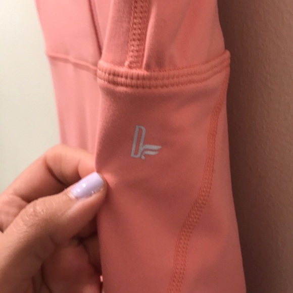 NWOT Fabletics 7/8 Peach Leggings w/Zipper Large - Picture 3 of 6